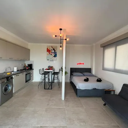 Amazing Seaview With Pool-steps Away Apartmán *