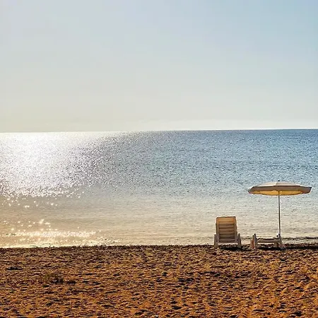 Amazing Seaview With Pool-steps Away Agios Georgios (Famagusta)